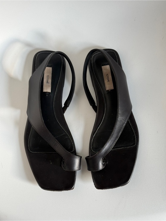 Toteme Shoes - Toteme Black Leather Toe-Loop Sling Sandals